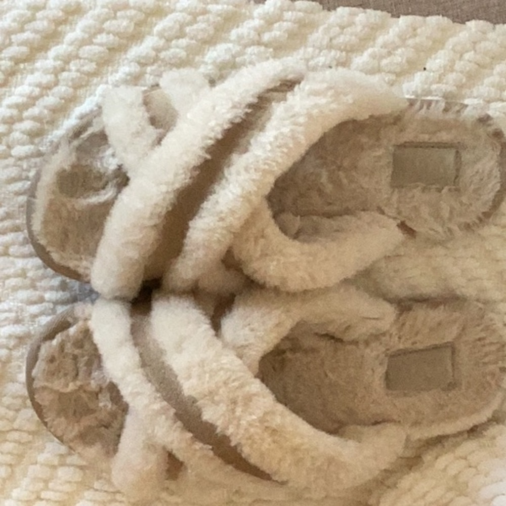 UGG Slippers - Picture 2 of 4